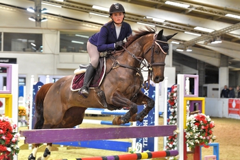 Lucy Carver claims the SEIB Winter Novice Qualifier win at Arena UK 